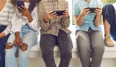 Social media 'well down the list' of factors impacting youth mental health, experts say