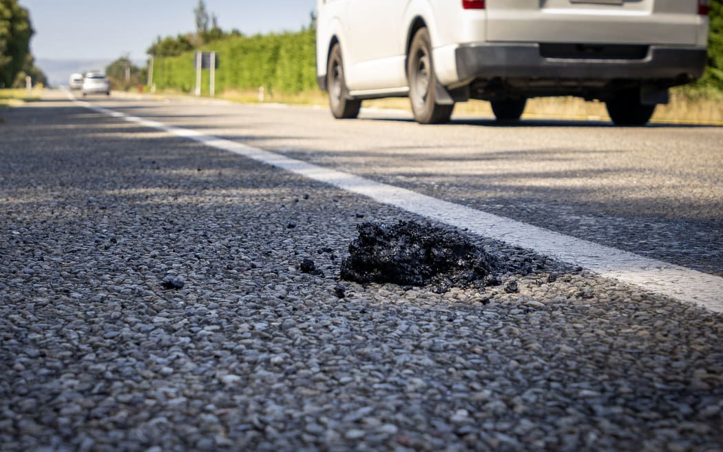 Splotches of tar could be seen on key routes from Waiouru to Palmerston North and even Wellington for much of Wednesday. Adele Rycroft / MANAWATŪ STANDARD