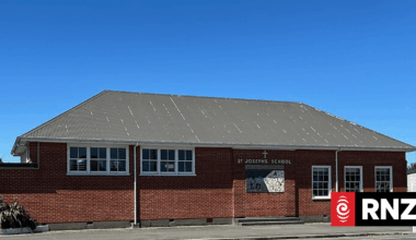 Four people taken to hospital, chemical detected at primary school