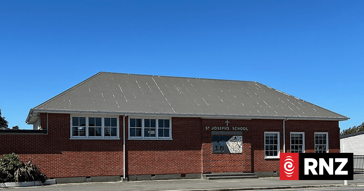 Four people taken to hospital, chemical detected at primary school