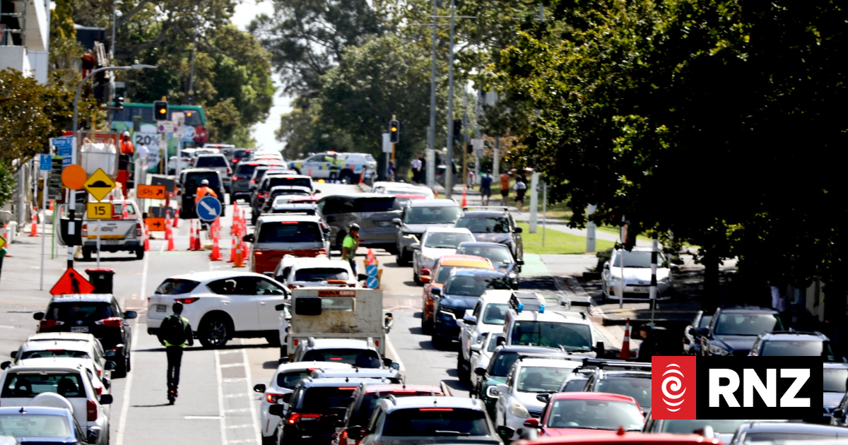 Multiple injuries after bus crash in Auckland