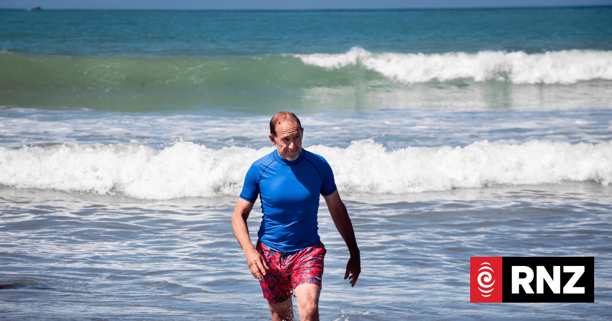 Beach where Wellington mayor Andrew Little took dip now rated 'unsuitable' for swimming
