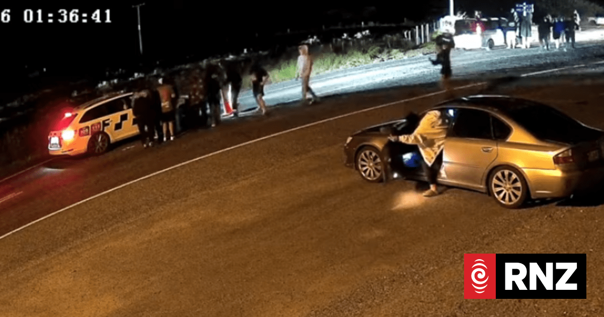 Taranaki police retreat from 'hostile' group at car meet