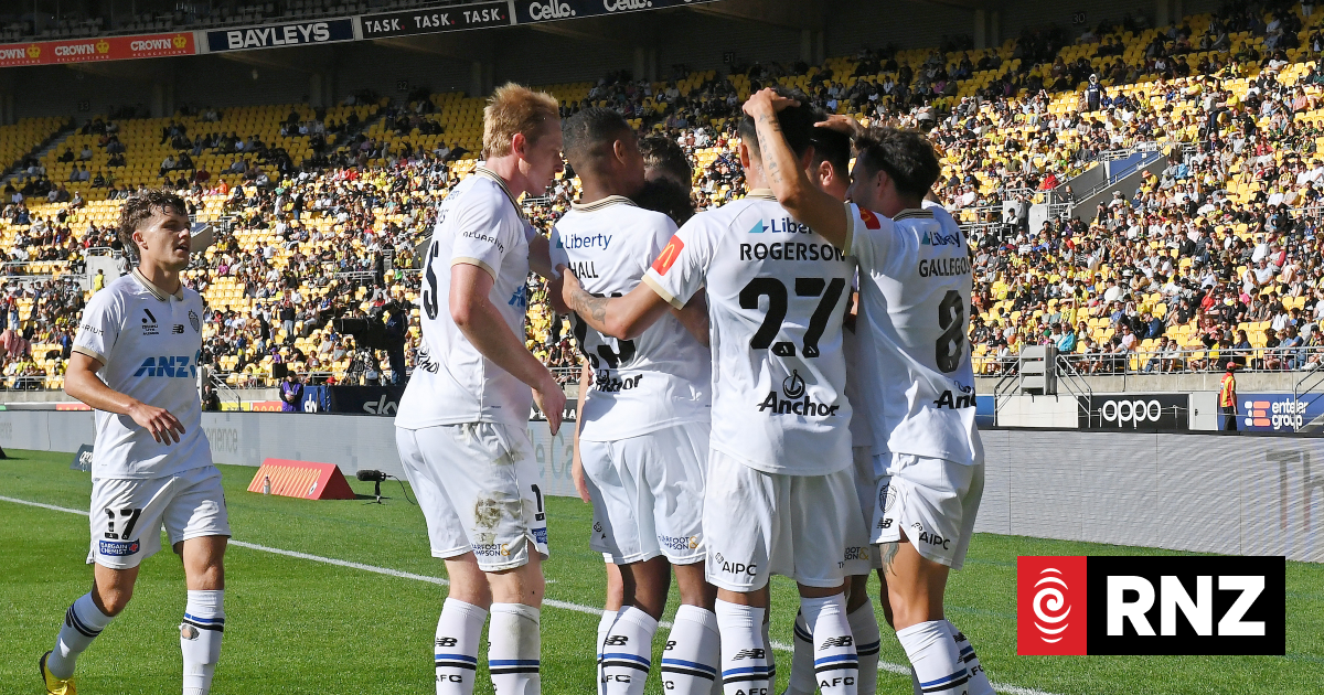 Live: Wellington Phoenix v Auckland FC - A-League derby