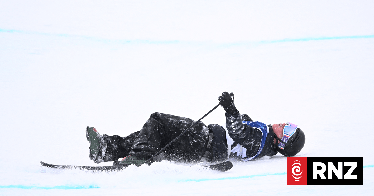 Broken collarbone for Kiwi free skier Fin Melville Ives