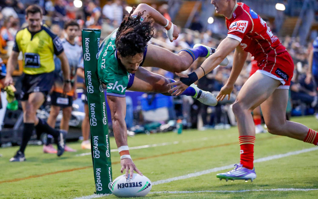 Dallin Watene-Zelezniak scores. One NZ Warriors v The Dolphins. NRL Rugby League Trial Match, Leichhardt Oval, Sydney.