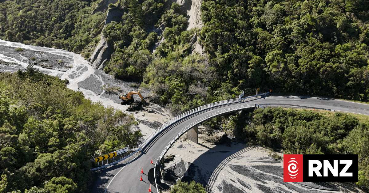 Crayfishers in cut-off Wairarapa hope bridge reopens soon