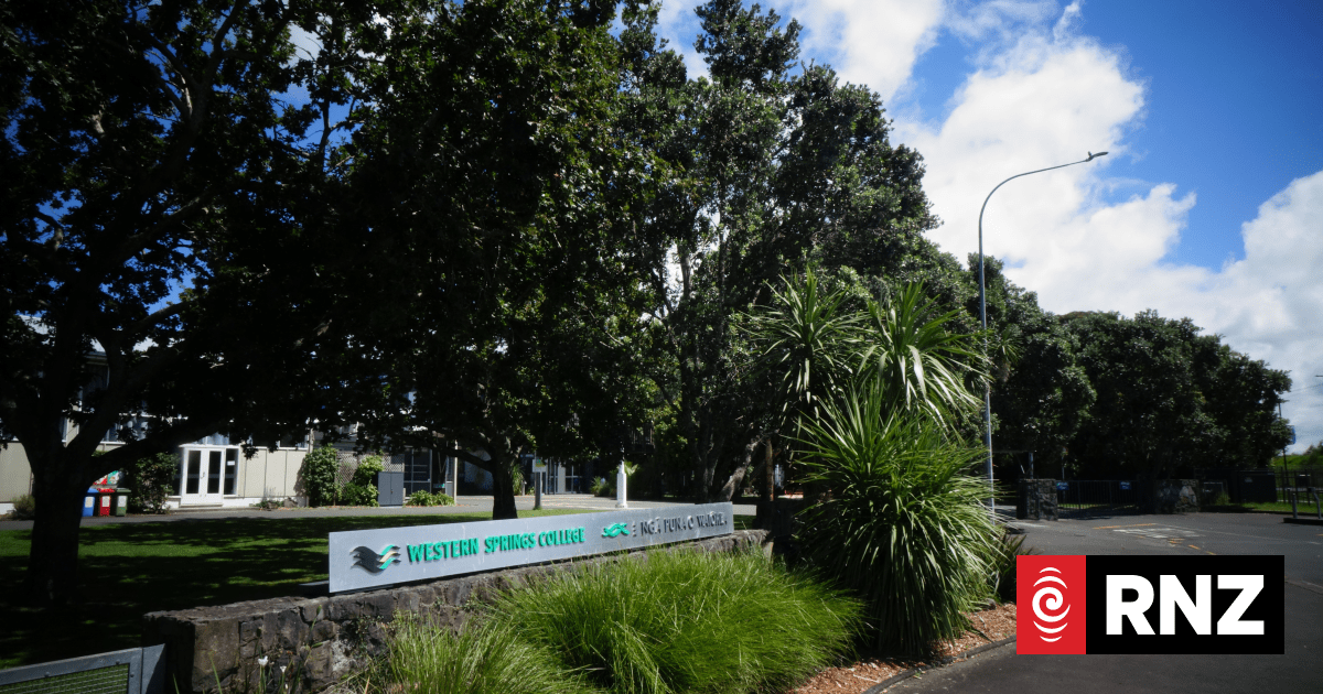 Police sent to Auckland school after 'threats towards students'