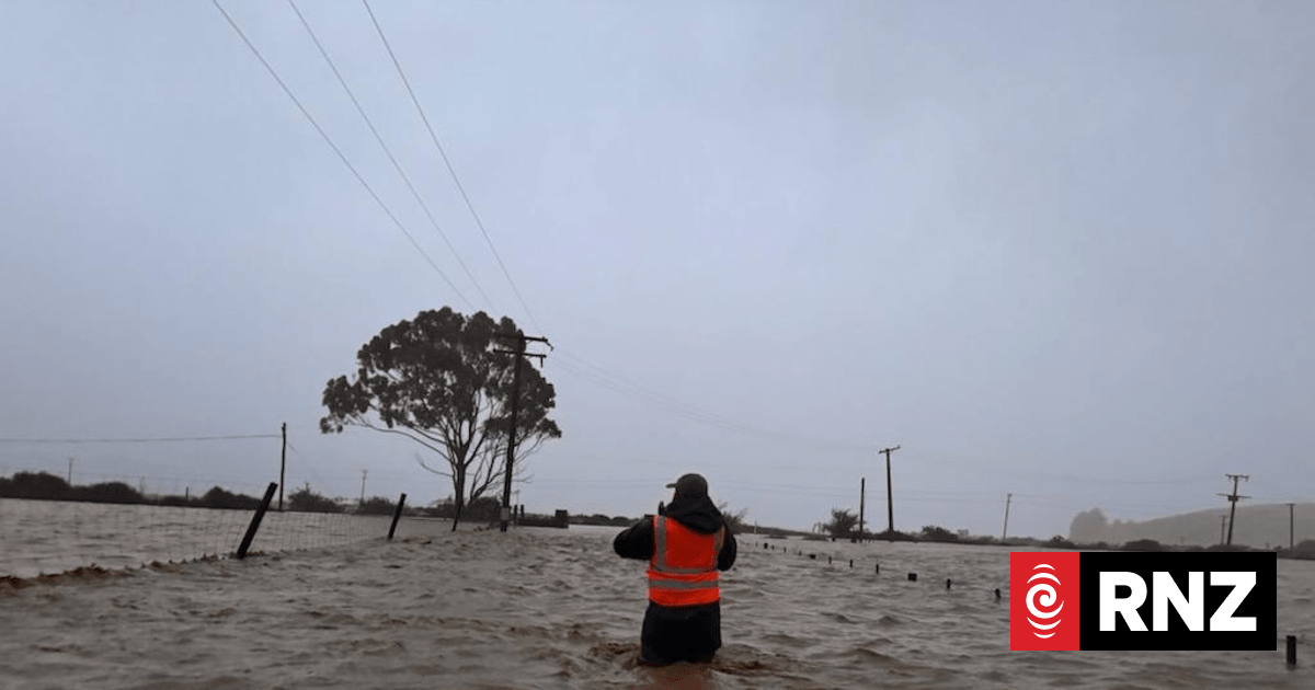 Live weather: River breaches banks, floods close highways in Canterbury - RNZ