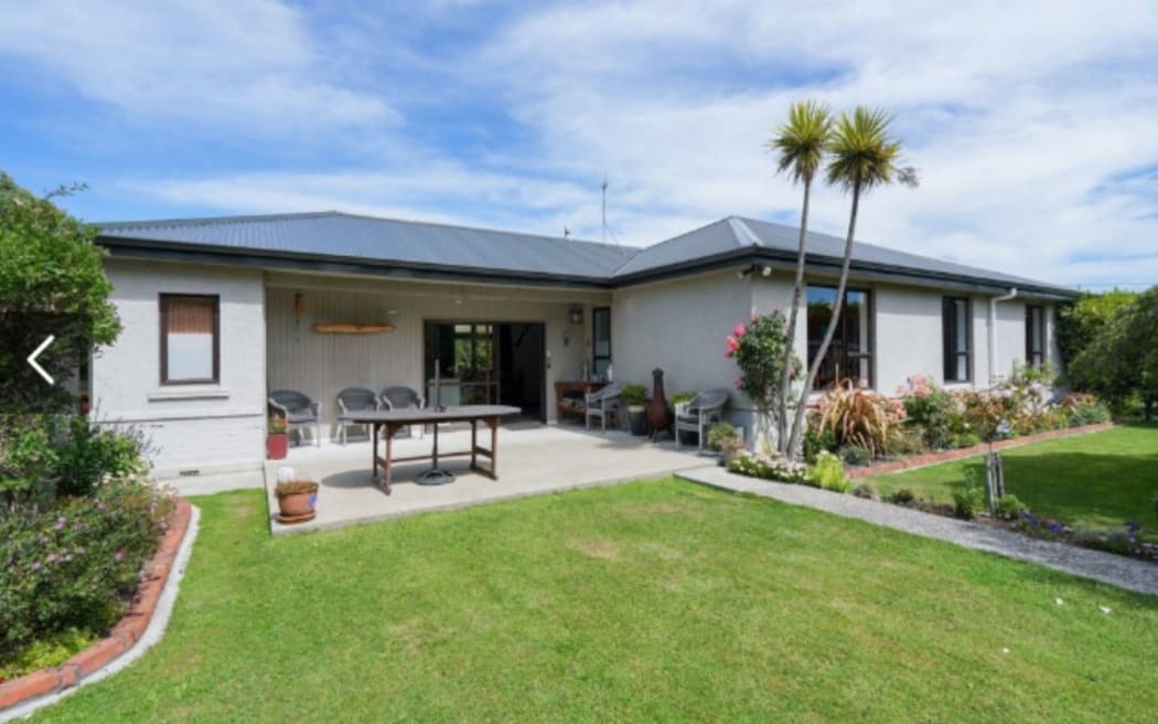 An example of what is for sale at the median property price in Southland.