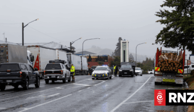 Weather: Local farmers clear mudslide which trapped 20 vehicles