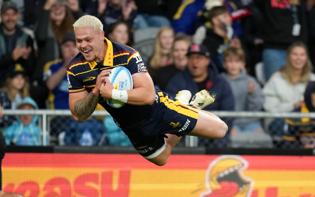Caleb Tangitau scores a try during the Super Rugby Pacific - Highlanders v Crusaders at Forsyth Barr Stadium.