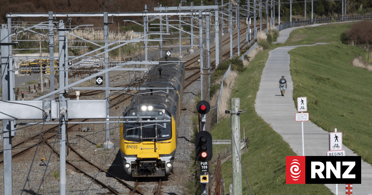 Metlink pulls 11 trains out of service as parts supplier collapses