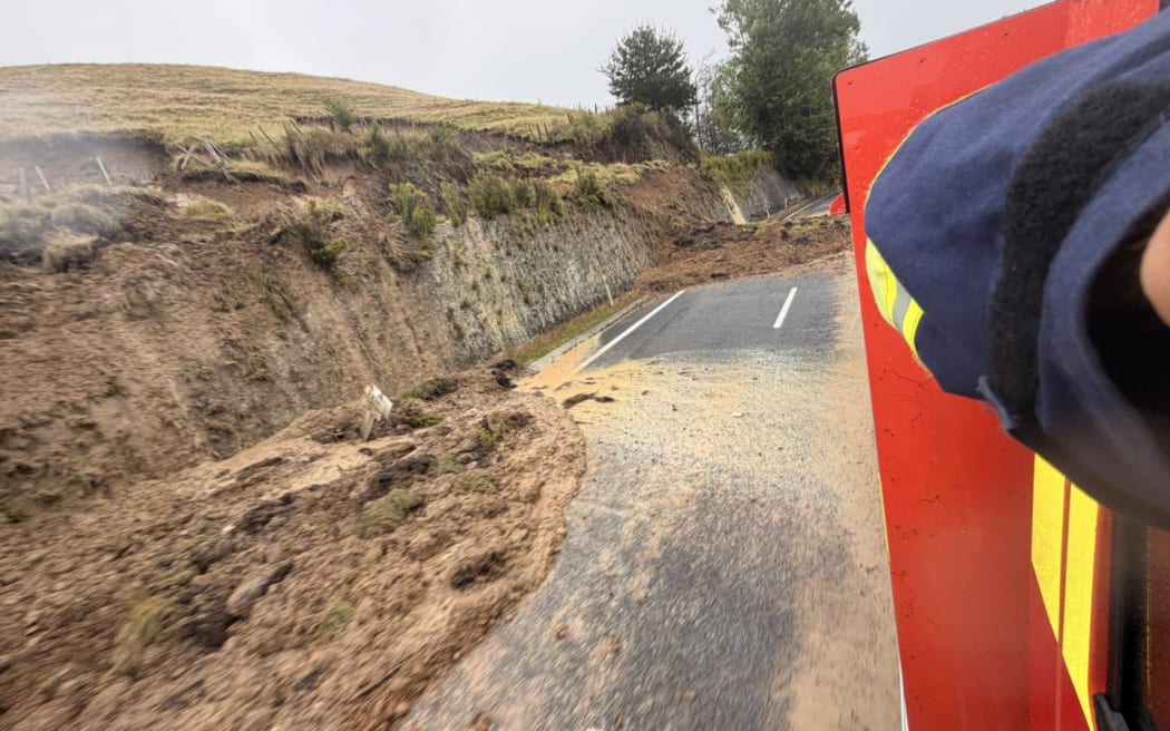 A slip on State Highway 39, Ōtorohanga.