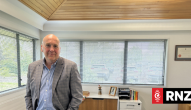 Former mayor offers quirky advice for water complaints