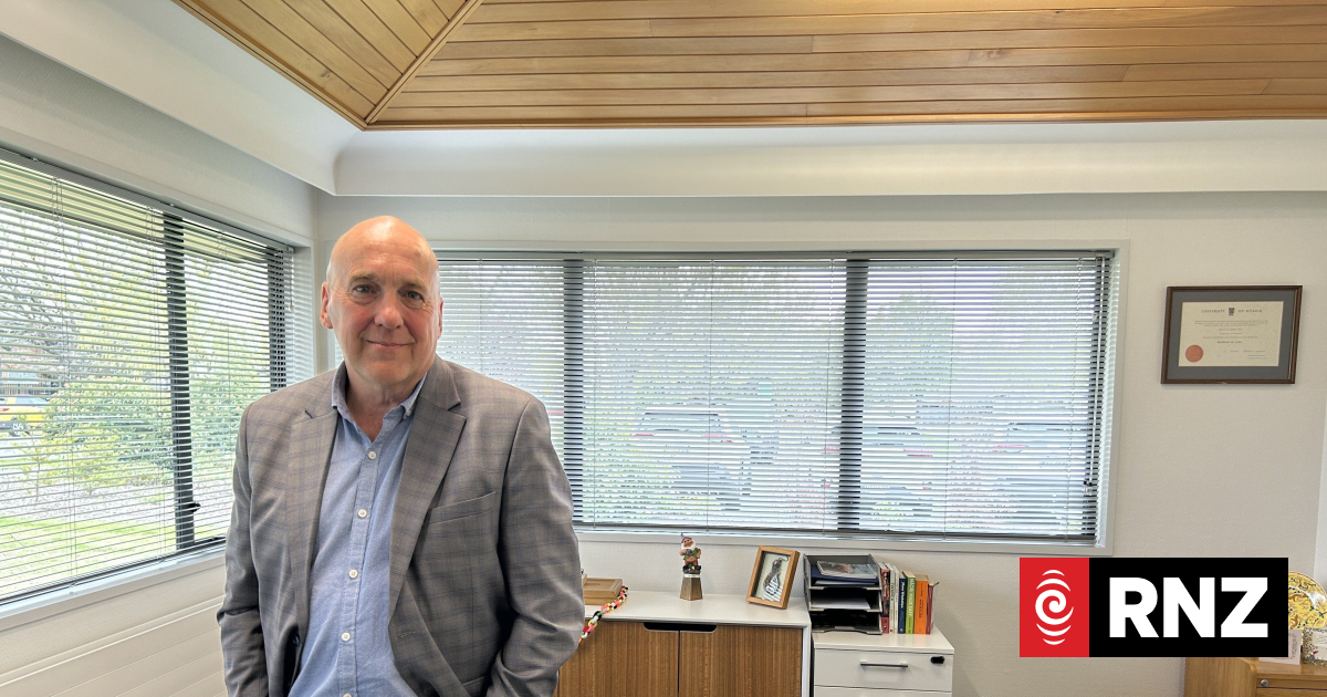 Former mayor offers quirky advice for water complaints