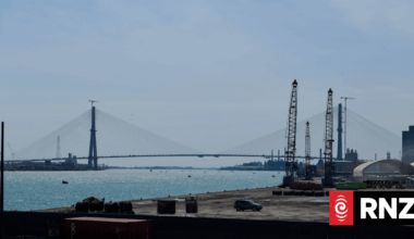 Donald Trump threatens to bar the new US-Canada bridge from opening