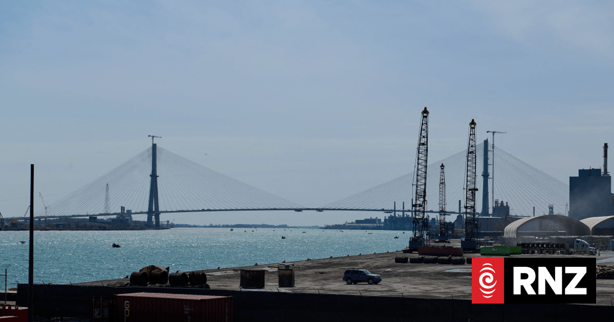 Donald Trump threatens to bar the new US-Canada bridge from opening