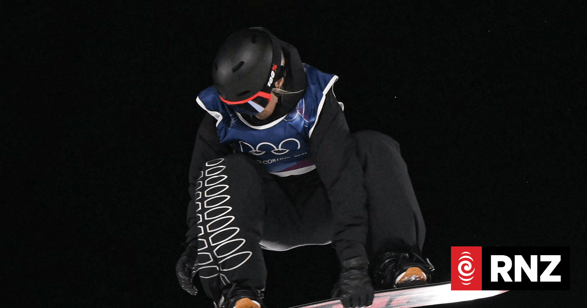 Watch: Zoi Sadowski-Synnott wins silver in snowboarding big air final