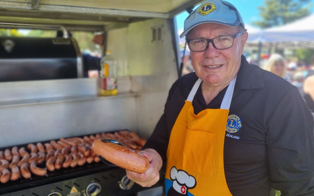 Leo Danz was in charge of the BBQ.