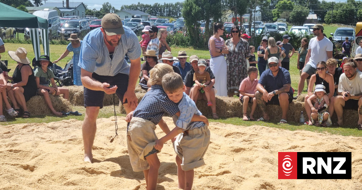 Taranaki locals get to grips with Swiss wrestling