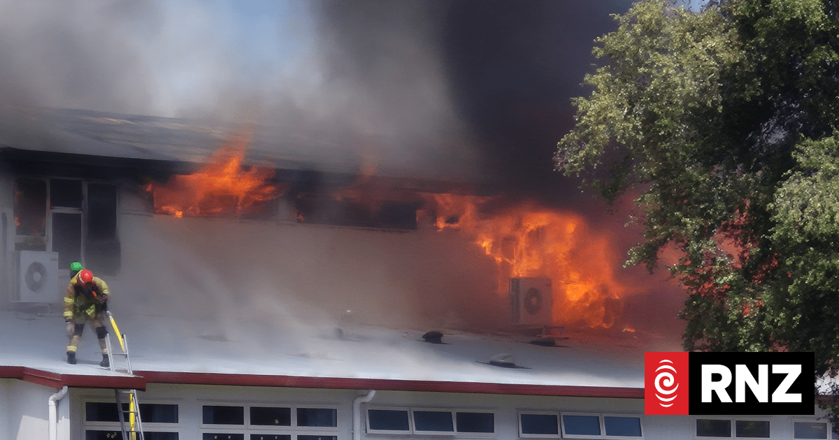 Taupō school fire: Firefighter climbed onto roof of burning building after truck breakdown