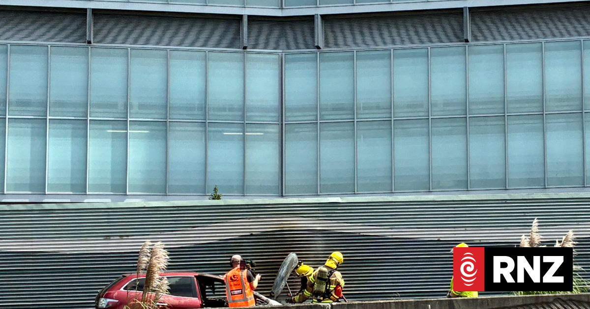 Car fire at Khyber Pass off-ramp jams SH1 in Auckland