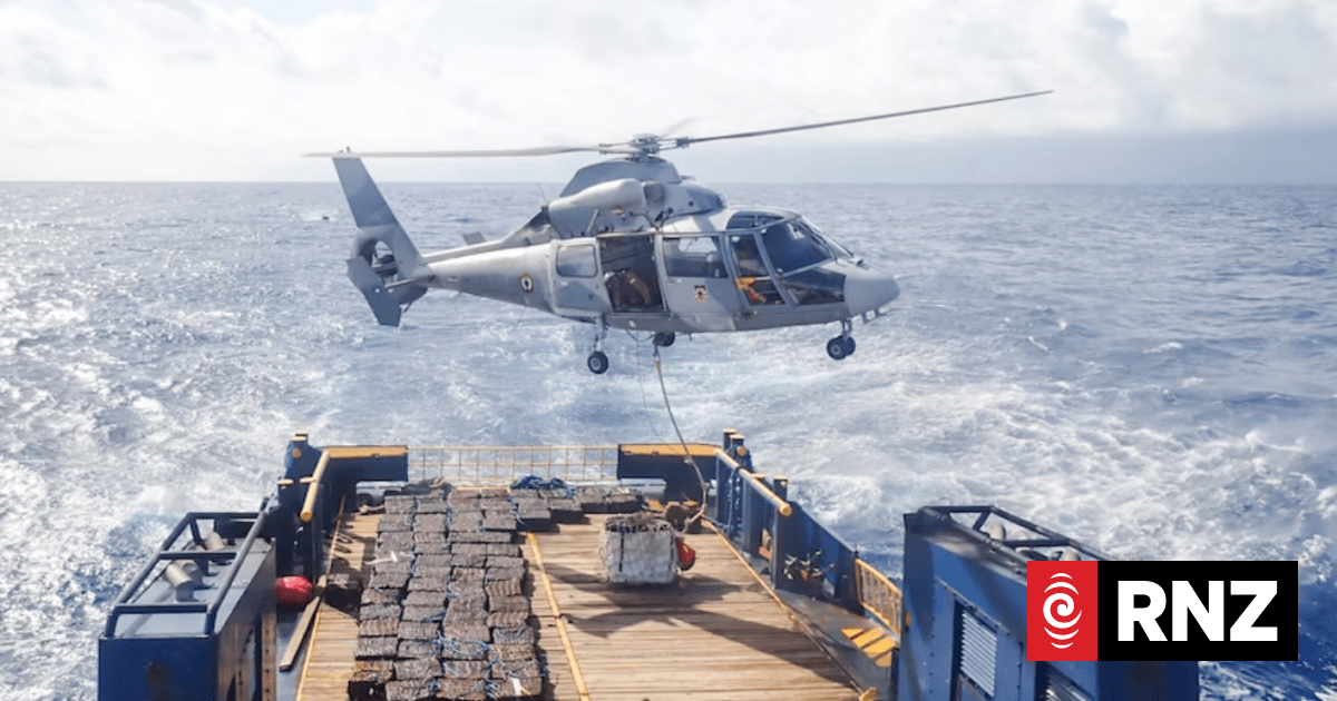 French authorities sink tonnes of cocaine bound for Australia, then release suspects