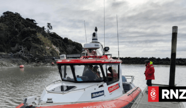 One dead after boat capsizes off Thames coast