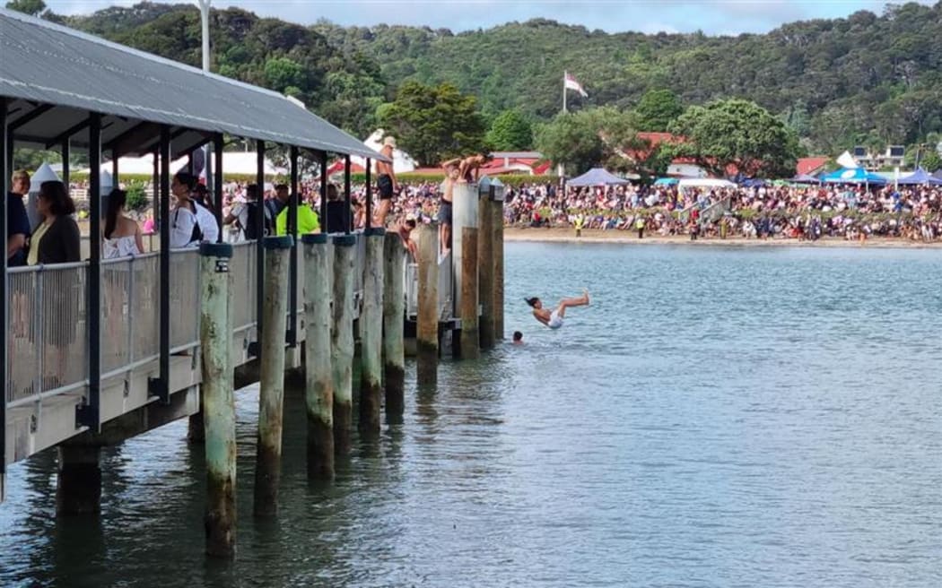 Many children and some adults took a break from the official Waitangi Festival programme on 6 February 2026 with a manu from the Waitangi Bridge.
