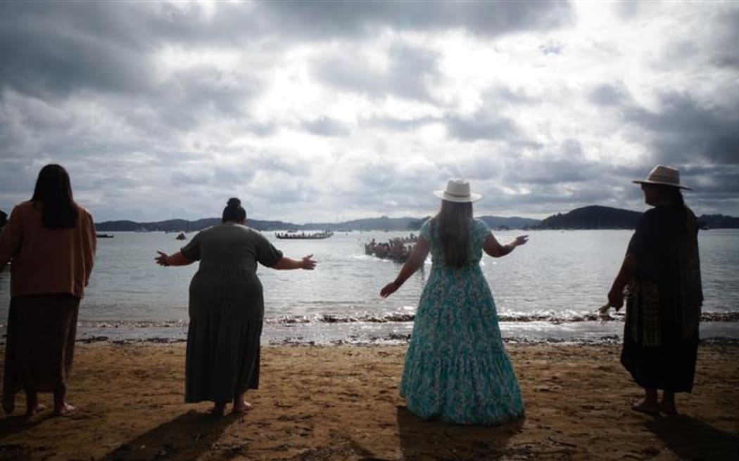 Waka arriving at Waitangi.