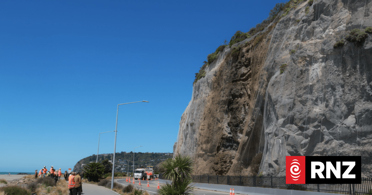 Firefighters abused by motorists after road closure between Christchurch and Sumner