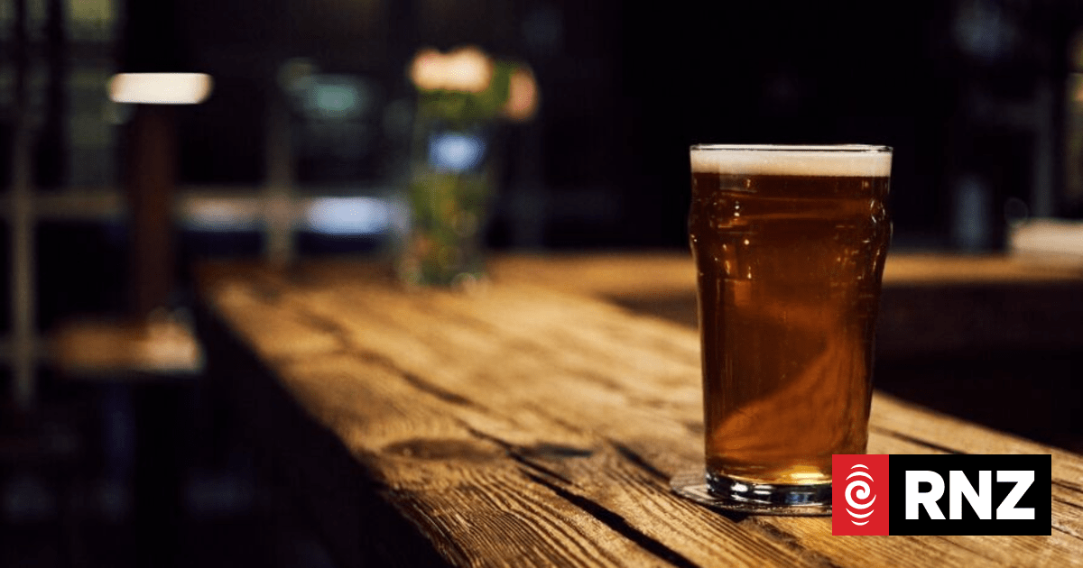 Going dry: Auckland karaoke bar with chequered history sacks staff, withdraws booze application mid-hearing