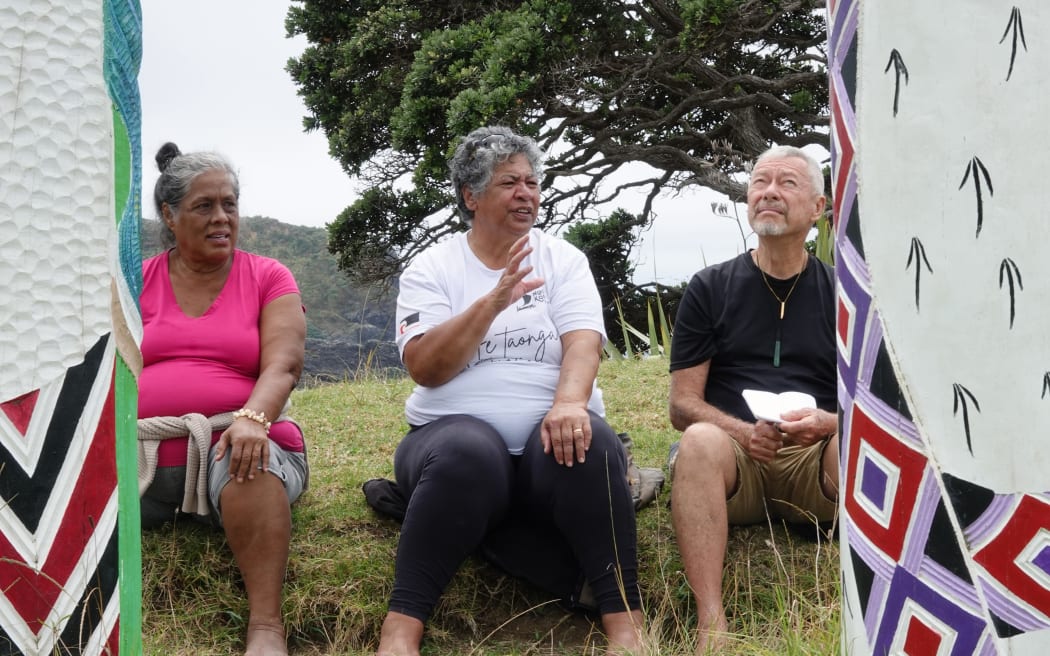 Te Rangi-i-Taiāwhiaotia Trust chairwoman Kataraina Rhind, centre, with Mateata Tetaria and Theo Guilloux visiting from Tahiti to learn about the rāhui.