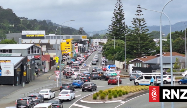 'This is crazy': Commuters face long delays as Lower Hutt's $1.5b road works continue