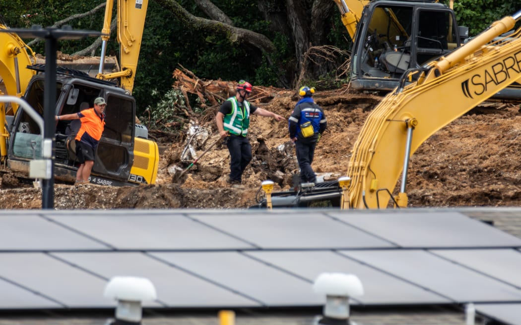 Earlier this afternoon, a gazebo was erected on the Mt Maunganui slip site and a crew in white suits continued work on the ground nearby, while diggers stopped for about half an hour. 26/01/2025