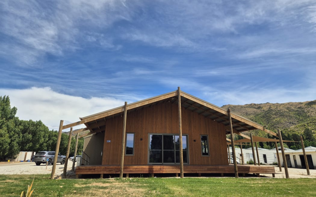 Clyde Orchards has opened its new 10-room accommodation for the RSE team, inspired by a traditional Vanuatuan meeting house.