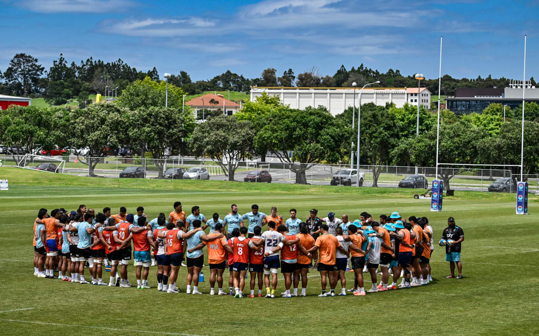 Moana Pasifika players form a huddle at the end of training.