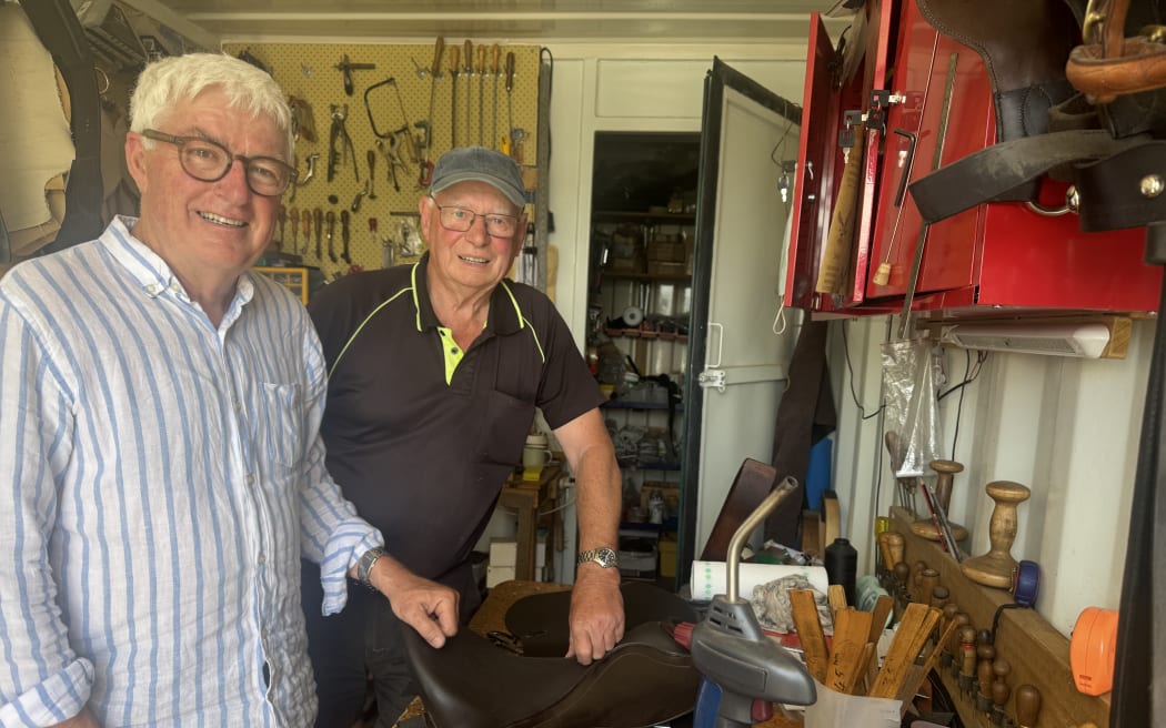 RNZ Country Life's Mark Leishman and Master Sadler Steve Smith at Duntroon South Canterbury