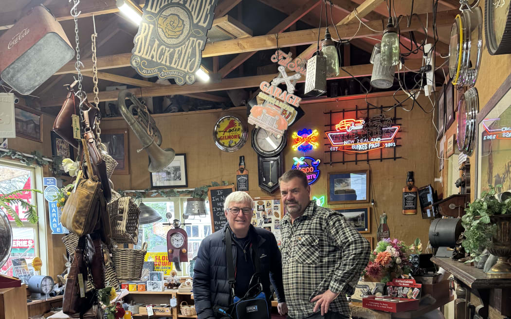 RNZ Country Life producer Mark Leishman with Three Creeks owner Dave Taylor at Burkes Pass