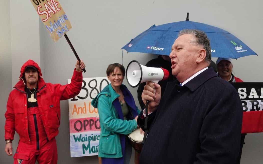 Resources Minister Shane Jones addresses the protesters.