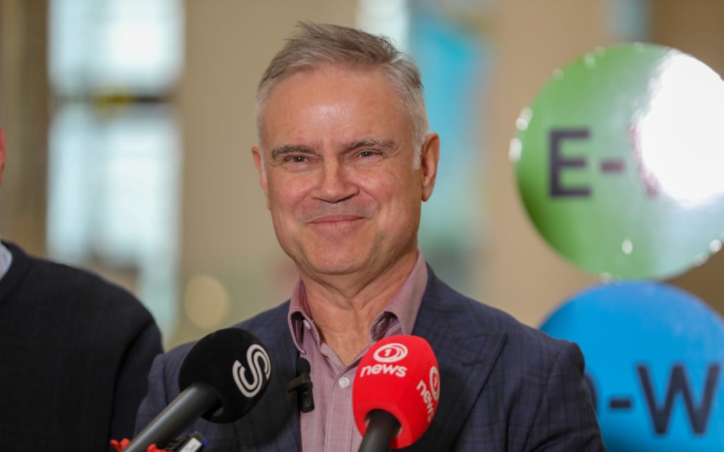 Dean Kimpton - AT CEO