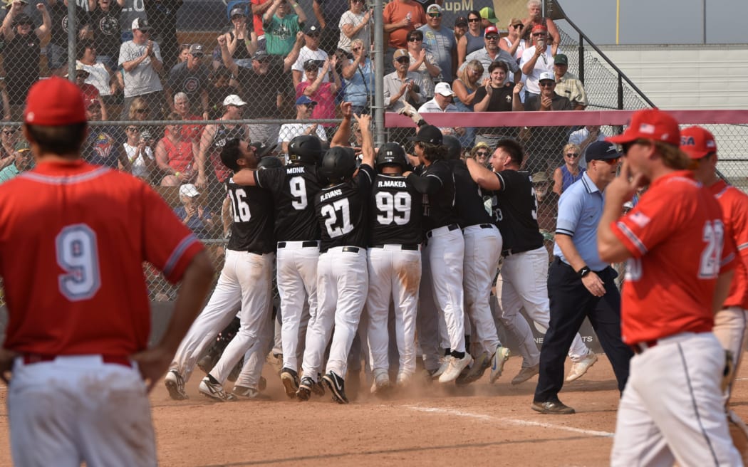 The Black Sox came back from a 4-1 deficit to claim victory in their opening Super Round clash, thanks to a clutch home run by designated player Jerome Raemaki in the bottom of the seventh inning.