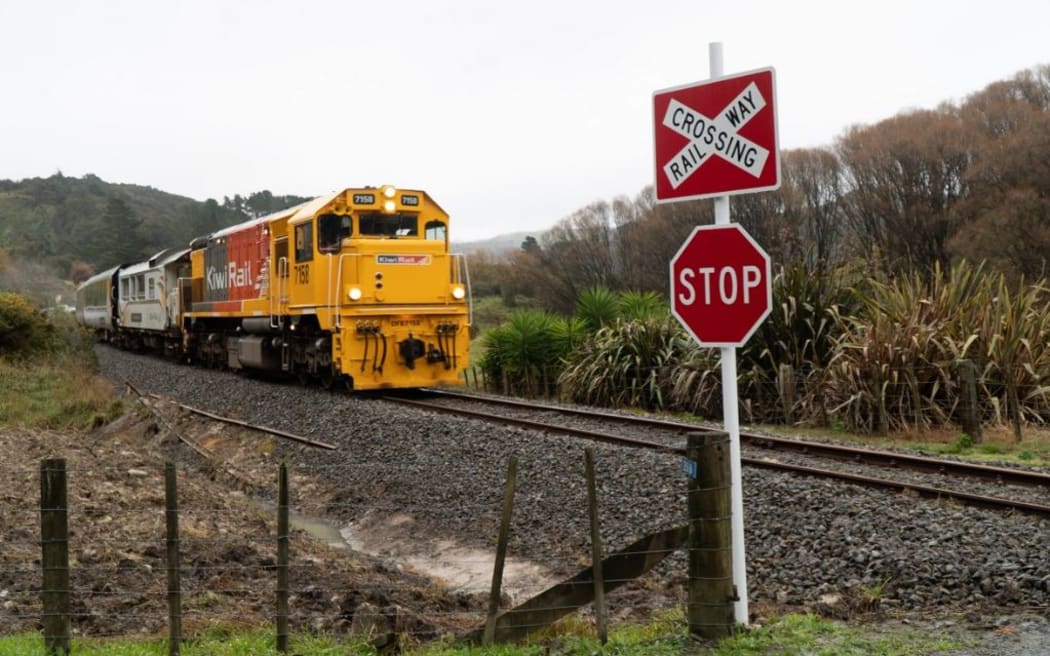 Thousands of motorists don't stop or give way at railway crossings