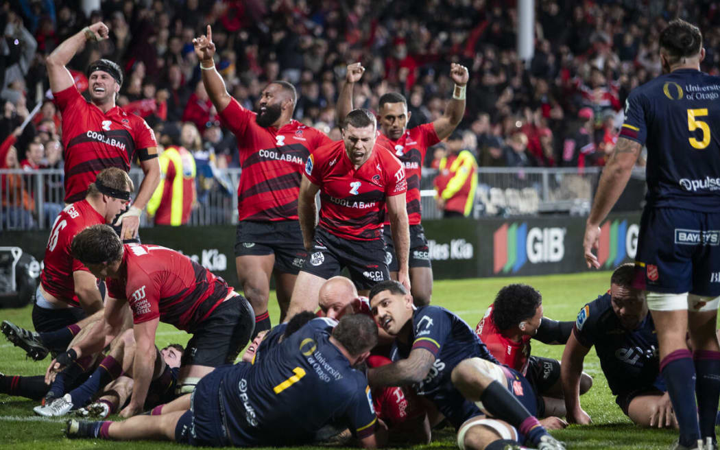 Tamaiti Williams scores the winning try during the Crusaders v Highlanders, Super Rugby Pacific match, Apollo Projects Stadium, Christchurch.