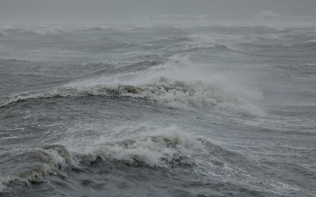 Wellington Harbour swell from Port road, Seaview.