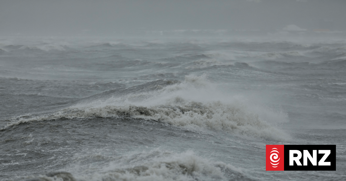 Seven metre swells possible as severe weather to hit Wellington