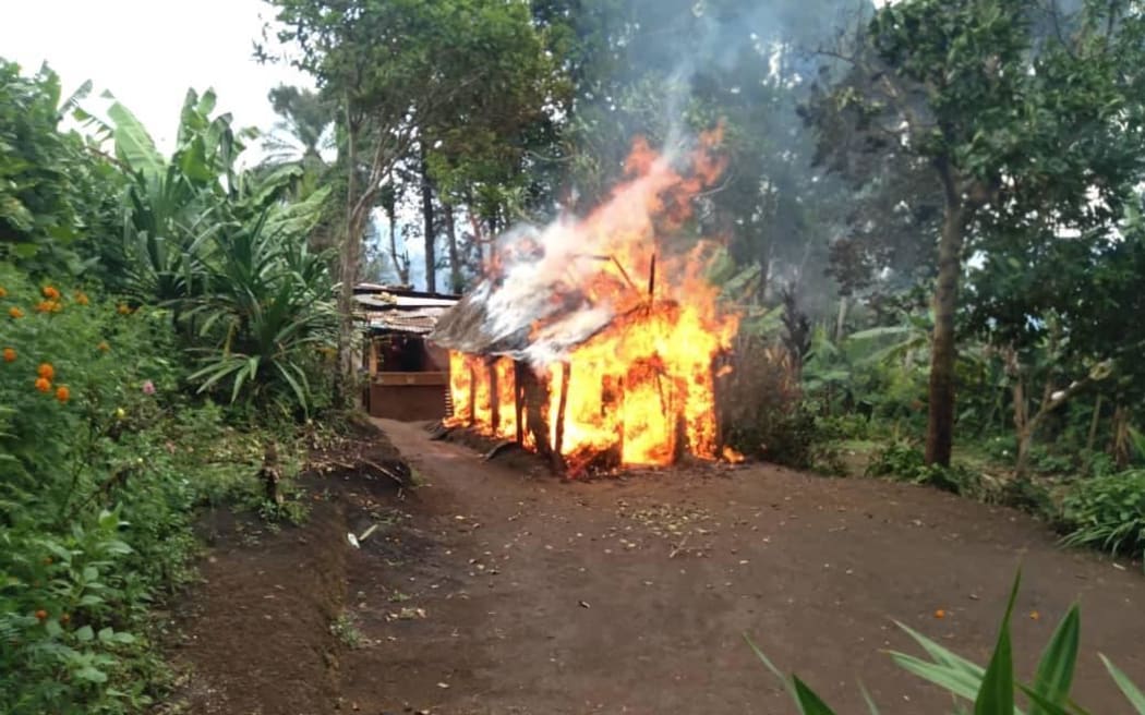 A number of homes have been destroyed in the days after a deadly tribal fight exploded in PNG's Eastern Highlands province, 8 April, 2021.