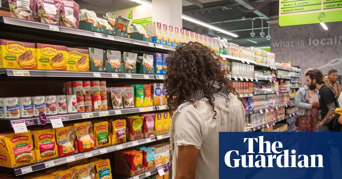 US inflation falls to 2.4% in January after Trump’s tariffs led to price fluctuations | US economy