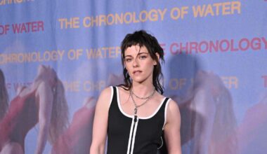 Actor Kristen Stewart says she was told not to hold girlfriend’s hand in public